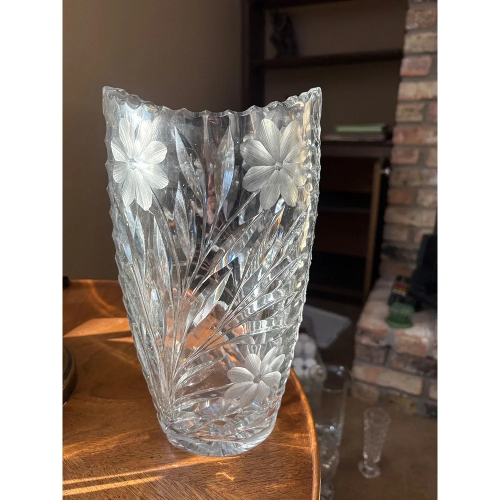 VTG Exquisite Dais Crystal Vase‎ Frosted Floral Cut Glass Heavy Elegant Decor